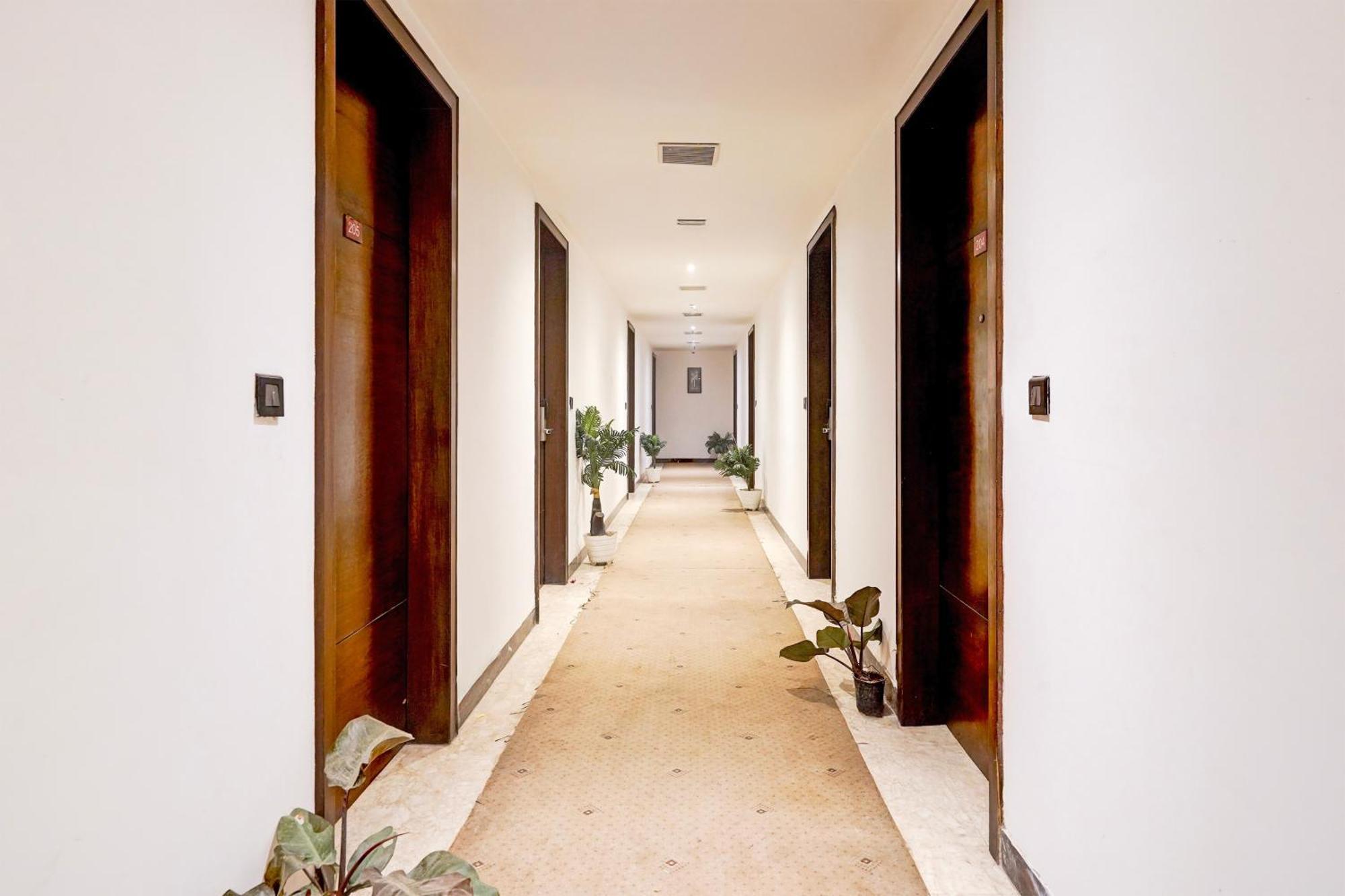 Townhouse Oak Agra Near Sultanganj Puliya Formerly Bb Grand Exterior photo
